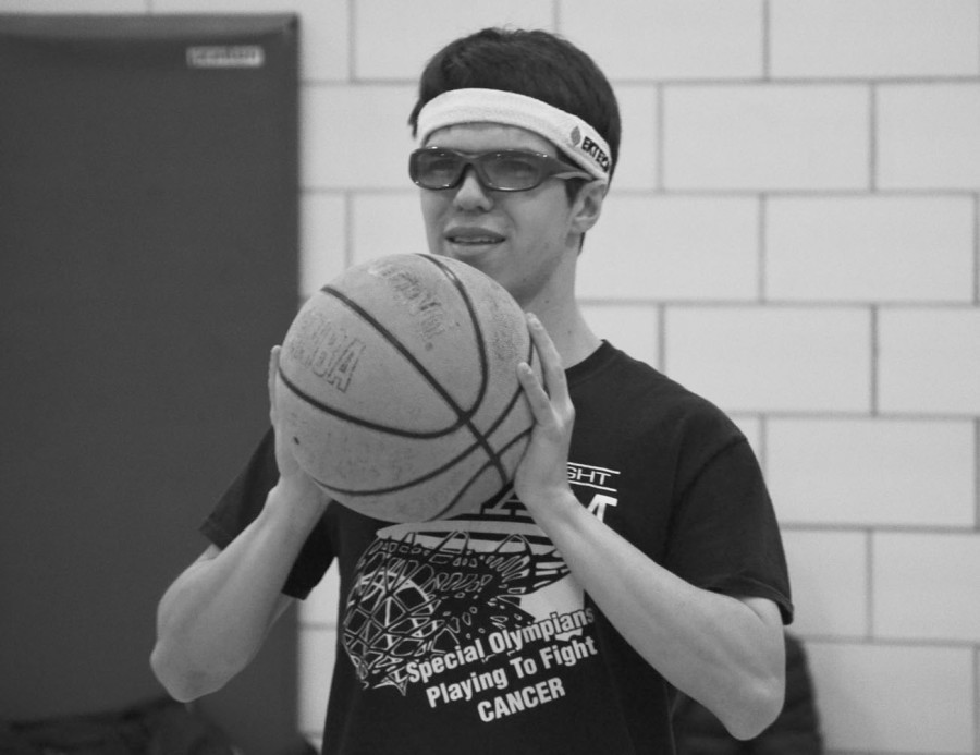 Glenbrook United member Ryan Manso practices shooting at the Young Men’s Christian Association [the Y.M.C.A.] on Feb. 7. He was preparing for the team’s upcoming state championship, which begins on March 14. Photo by Gabe Weininger.
