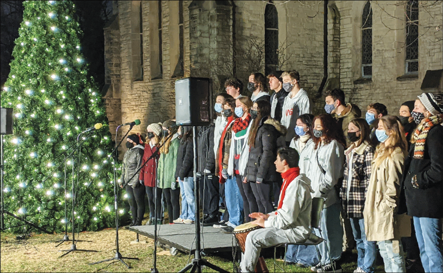 Express%2C+Glenbrook+North%E2%80%99s+male-female+a+cappella+group%2C+performs+for+the+Village+Presbyterian+Church%E2%80%99s+tree+lighting+ceremony+on+Nov.+27.++The+group+has+14+scheduled+performances+throughout+the+holiday+season+for+Expressmas%2C+featuring+songs+such+as+%E2%80%9CFruitcake%E2%80%9D+and+various+Christmas+carols.+Photo+by+Jiya+Sheth