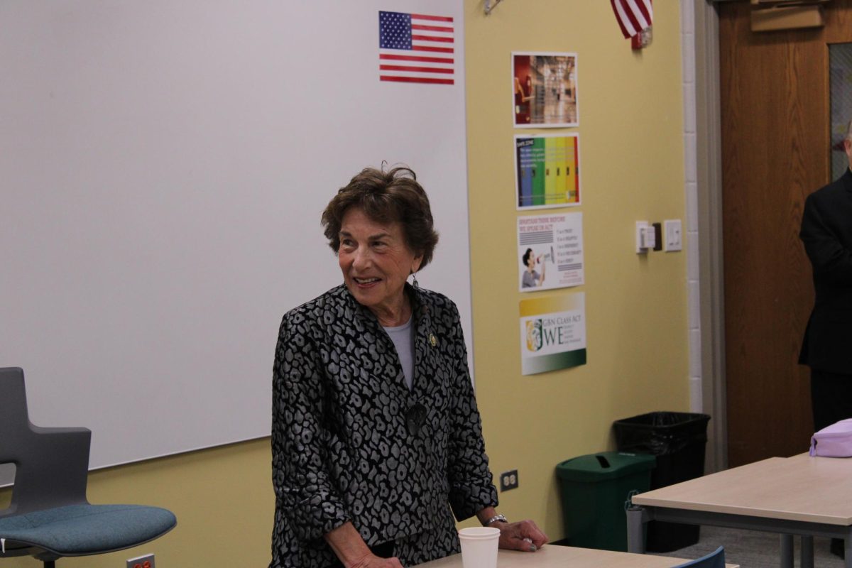 Rep.+Jan+Schakowsky+speaks+to+a+Civics+class+about+the+formerly+vacant+House+speaker+seat%2C+gun+control+and+the+importance+of+young+voices.+Schakowsky+presented+a+Certificate+of++Special+Congressional+Recognition+during+her+visit.+Photo+by+Euben+Ko