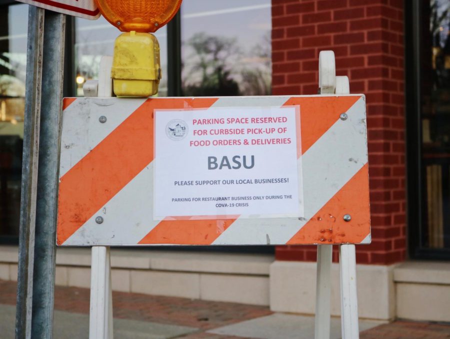 A sign outside Basu, coffee bar and Vietnamese eatery, tells customers that parking is reserved for curbside pick-up only. Since Gov. J.B. Pritzker issued a mandate forbidding restaurants from serving dine-in customers, Basu has been struggling to obtain revenue.
Photo by Sarah Boeke 