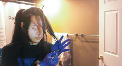 Junior Baeyoung Yoo applies bleach to the ends of her hair. When dyeing hair at home, it is important to take precautions during and after the process to keep the hair healthy and make the color last. Photo by Baeyoung Yoo