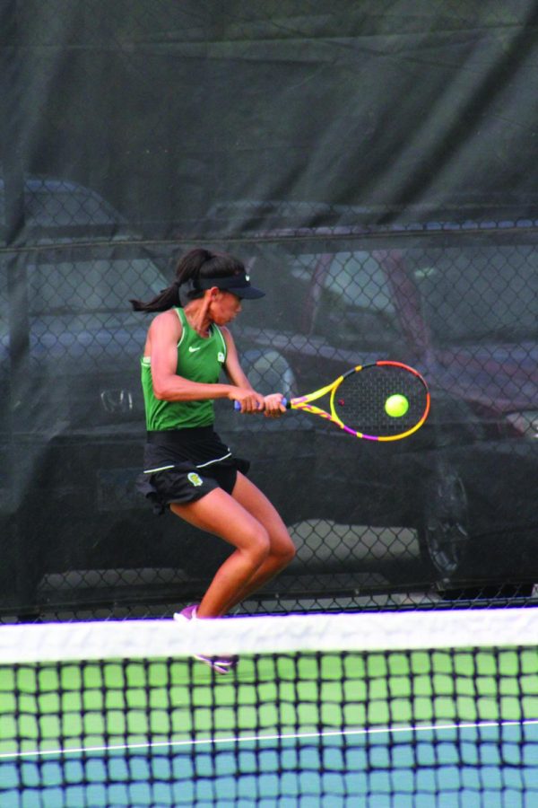 Sophomore Katelyn Wu hits her backhand shot in a match against Libertyville on Sept. 1. Wu and her competitor were close in score in the first set, but Wu lost the match. Photo by Jiya Sheth