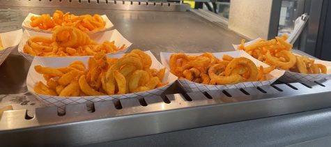 Unpurchased curly fries sit on the cafeteria shelves at the end of Lunch 3 on Nov. 30. Quest Food Management Services tracks the trends of food purchased to minimize the amount of leftover food. Photo by Nora Skiest
