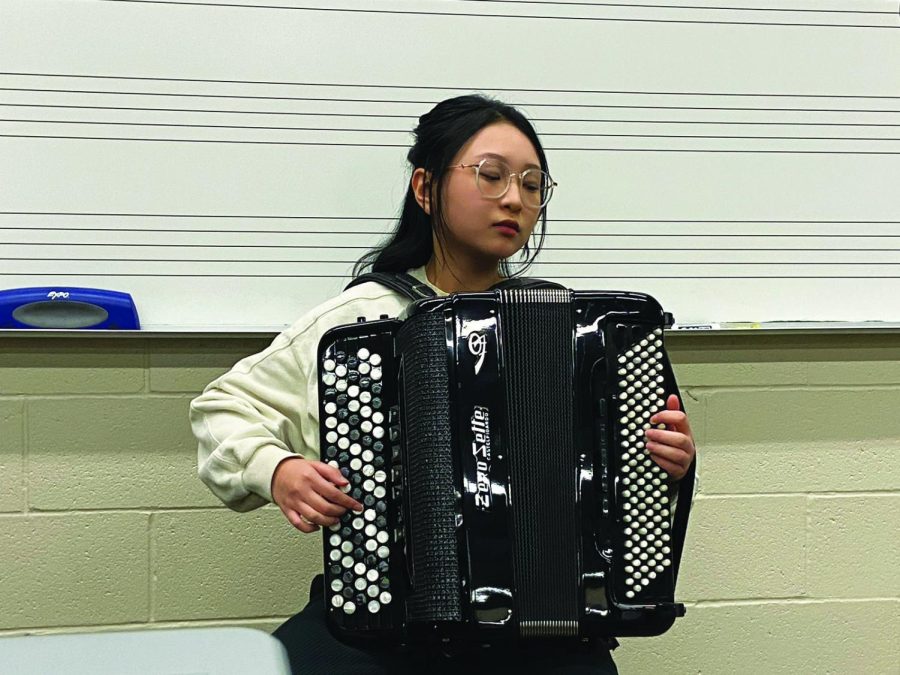 Practicing+after+school+in+the+orchestra+room%2C+sophomore+Lilian+Shen+plays+a+piece+on+her+accordion.+For+her+accordion+championship%2C+Shen+and+her+orchestra+practiced+for+more+than+12+hours+each+day.+Photo+by+Abby+Shapiro.