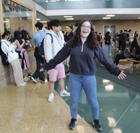 Senior Abby Shapiro sings proudly in the main lobby. For Shapiro, expressing herself through singing is more than just a performance, but a way to project her own confidence and self-love. Photo by Chase Goldstein